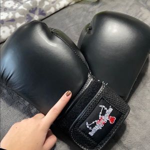 Ilovekickboxing gloves